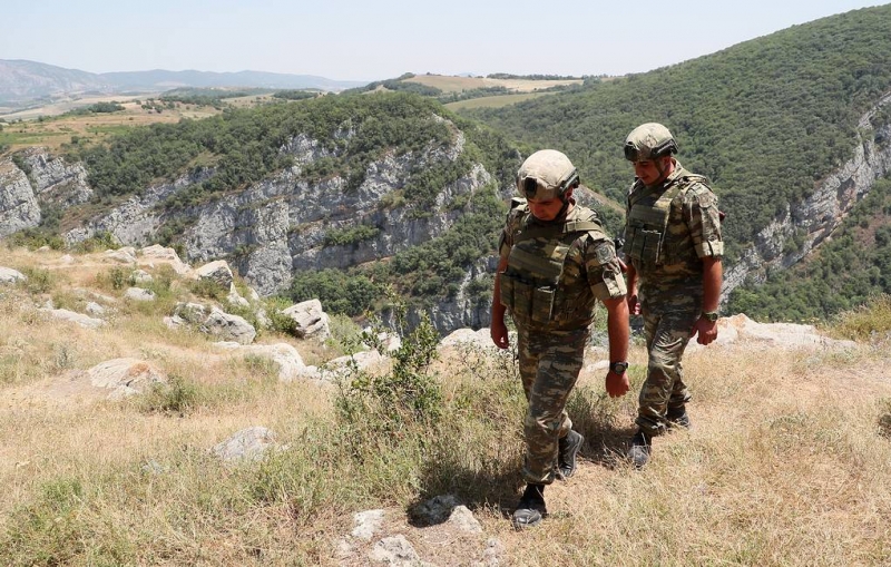 Азербайджан принял предложение России о прекращении огня на границе с Арменией

