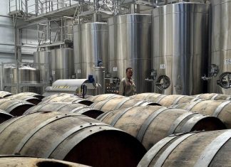 Bloomberg: Moet Hennessy будет маркировать продукцию как игристое вино для поставок в РФ