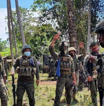 Число погибших при падении военного самолета на Филиппинах возросло до 45