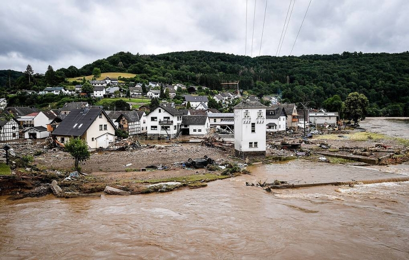 Число жертв наводнения в Германии возросло до 42