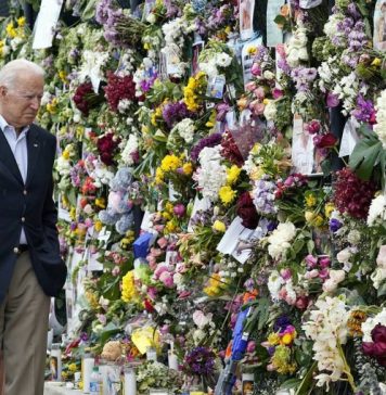 CNN: во Флориде семьи части пропавших при обрушении дома отказались от встречи с Байденом