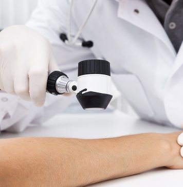 Дерматолог: что за врач и что он лечит