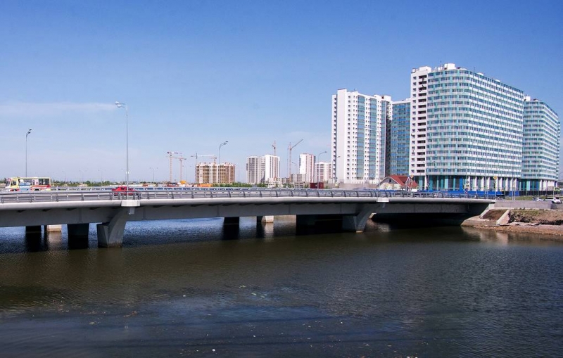 Девять человек пострадали при опрокидывании лодки в Петербурге