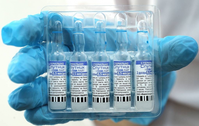 Глава МИД Венгрии назвал ошибкой взгляд ЕС на одобрение вакцин с геополитической позиции

