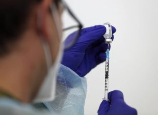 Главный инфекционист США считает, что дельта-штамм вызывает более тяжелое заболевание