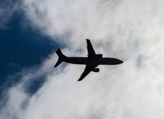 Грузовой Boeing 737 совершил экстренную посадку на воду у Гавайских островов