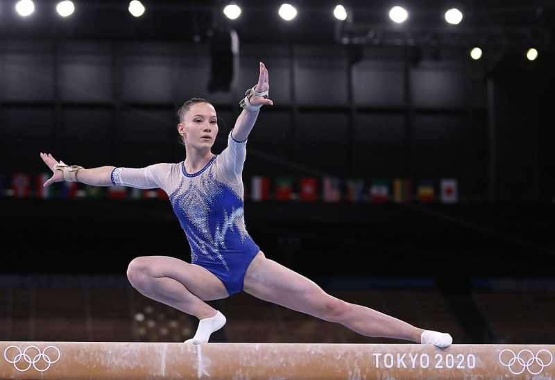 И на спине, и на бревне.
Россияне выиграли три золотые медали в четвертый день Олимпиады