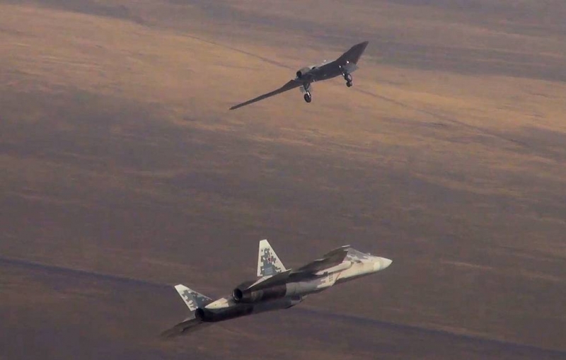 Источник: для управления беспилотниками "Охотник" разработают двухместный Су-57