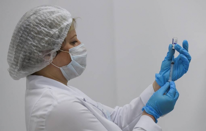 Источник: обеспечение возможности вакцинации чиновников не предполагает принуждения