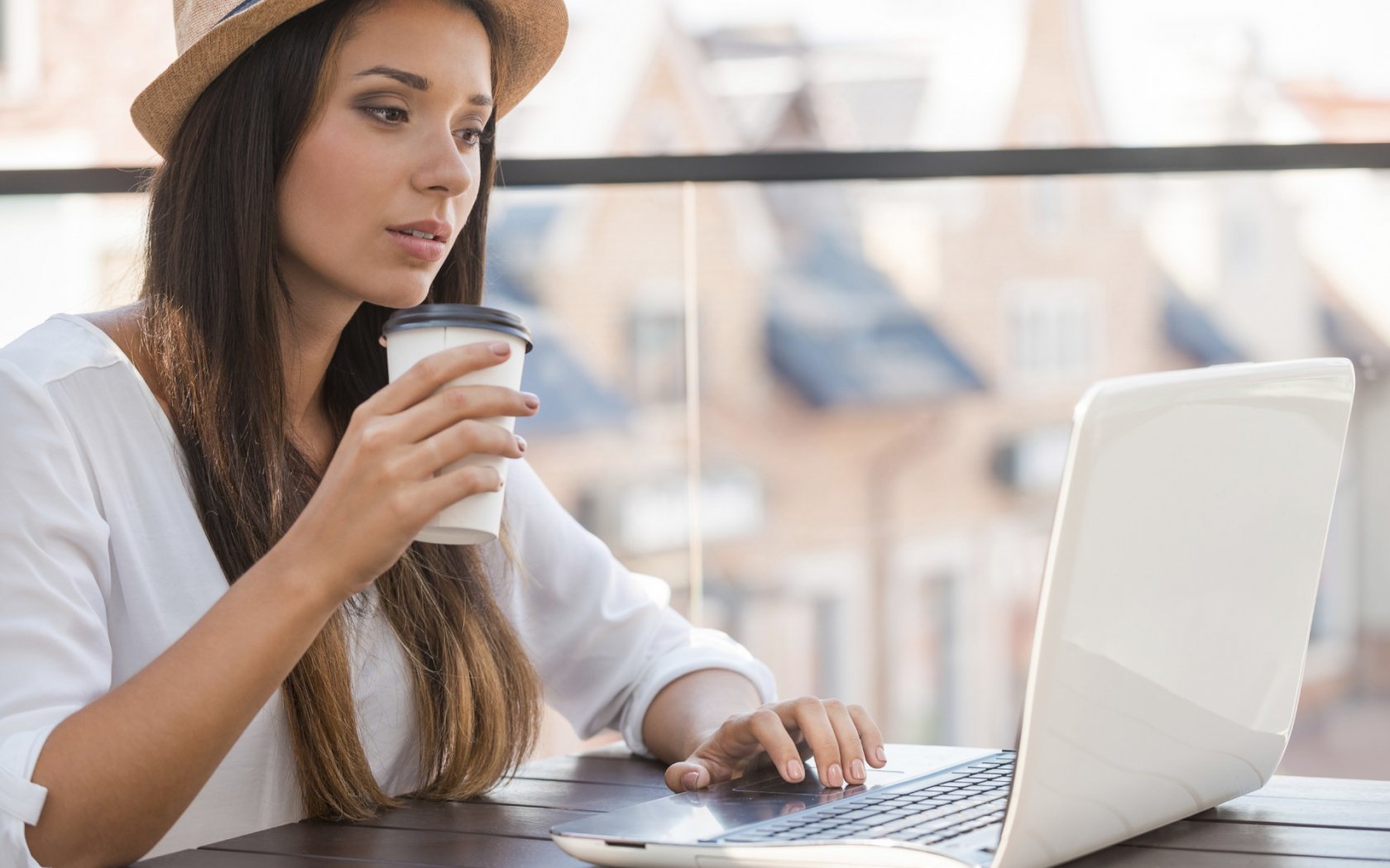 Дамские детективные романы онлайн: преимущества