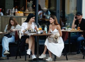 Летние веранды в Москве будут работать без системы QR-кодов до 1 августа