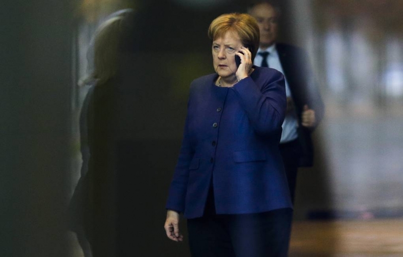 Меркель обсудила по телефону с Путиным "Северный поток - 2" и транзит газа через Украину