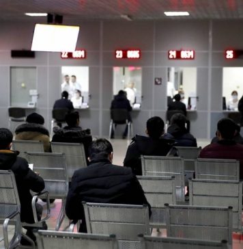 Мигрантов в России обяжут получать единый документ с электронным носителем