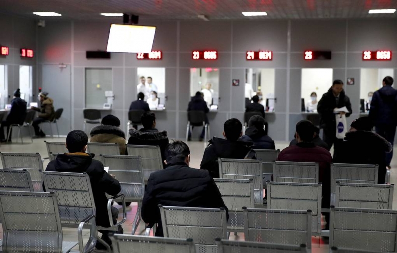 Мигрантов в России обяжут получать единый документ с электронным носителем