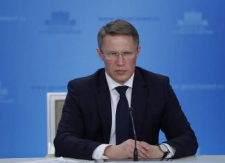 Мурашко: в России в пиковые дни от коронавируса прививается до 1 млн человек в сутки