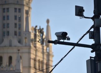 МВД заявило, что водителей пока не штрафуют по камерам за езду с выключенными фарами