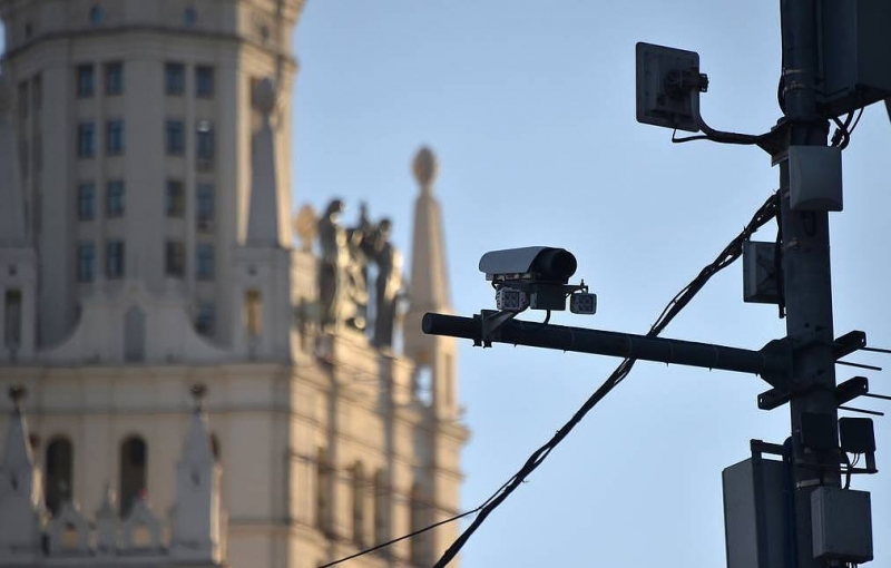 МВД заявило, что водителей пока не штрафуют по камерам за езду с выключенными фарами