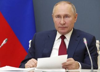 Путин подписал указ о единовременной выплате семьям с детьми по 10 тыс. рублей