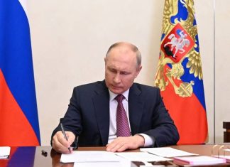 Путин внес в ГД законопроект о продлении предельного срока службы генералов и маршалов
