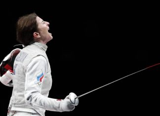 Российская рапиристка Дериглазова завоевала серебряную медаль на Олимпиаде