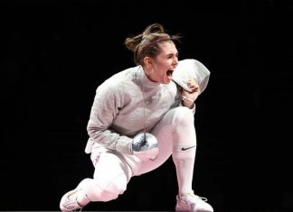 Российская саблистка Позднякова победила соотечественницу Великую и завоевала золото Игр