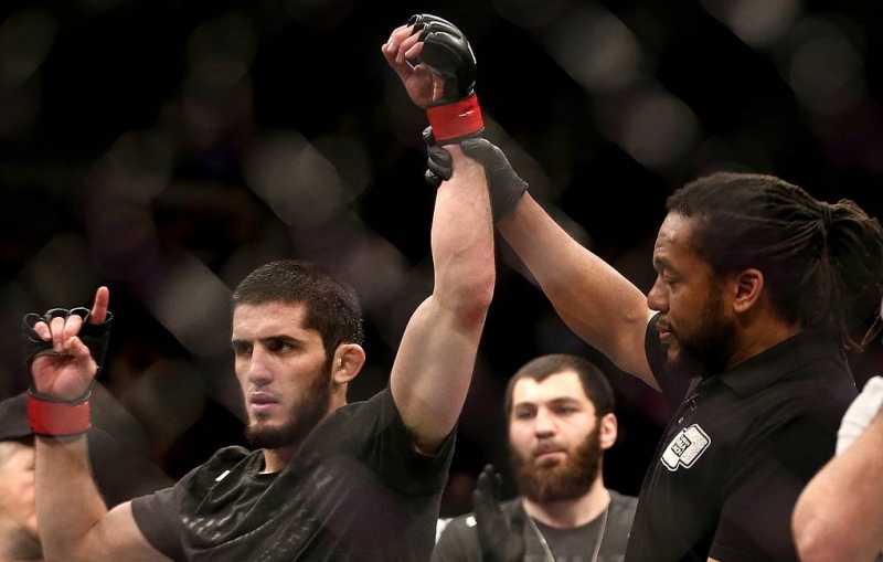 Российский боец Махачев одержал восьмую победу подряд в UFC