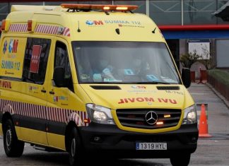 СМИ: девять человек пострадали в Испании в результате наезда машины на террасу бара