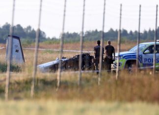 СМИ: при падении самолета в Швеции погибли девять человек