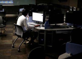 Спецслужбы США и Британии утверждают, что ГРУ проводило сотни кибератак по всему миру