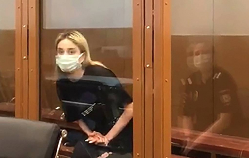 Суд отправил под домашний арест девушку, сбившую на машине троих детей на западе Москвы