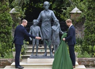 Сыновья принцессы Дианы открыли статую матери в саду Кенсингтонского дворца