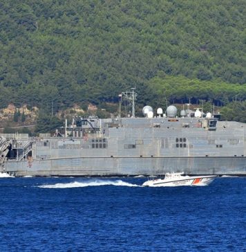Транспортно-десантный корабль ВМС США направился в Черное море