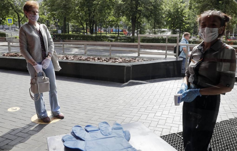 В Москве отменили обязательное ношение перчаток в транспорте и общественных местах