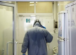 В России в четвертый раз подряд обновился максимум по числу смертей из-за ковида за неделю