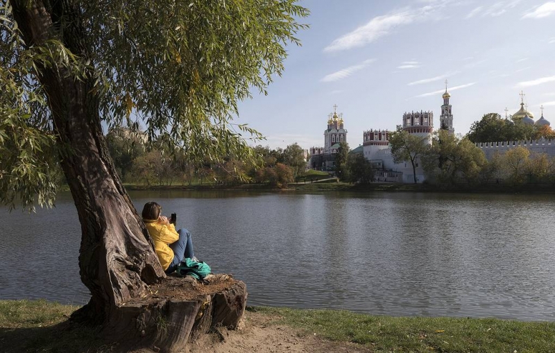 Вильфанд пообещал москвичам бабье лето и красивую золотую осень в этом году
