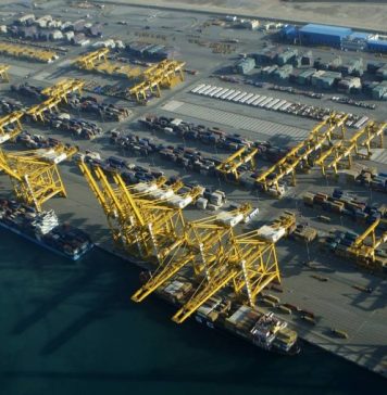 Власти Дубая заявили, что во взорвавшемся контейнере были легковоспламеняющиеся вещества