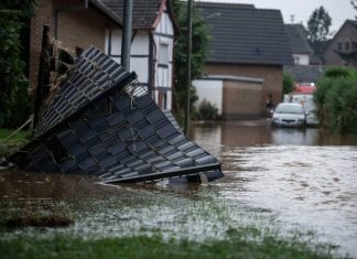 Власти округа на западе ФРГ сообщили о 1,3 тыс. пропавших без вести из-за наводнения