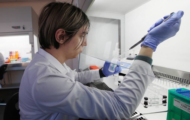 ВОЗ отказалась называть выявленный в России вариант коронавируса АТ.1 "российским"