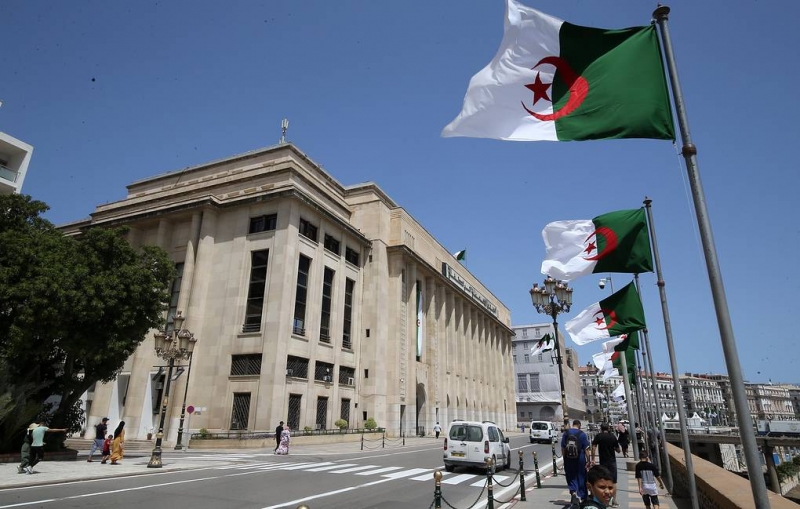 Алжир разрывает дипломатические отношения с Марокко

