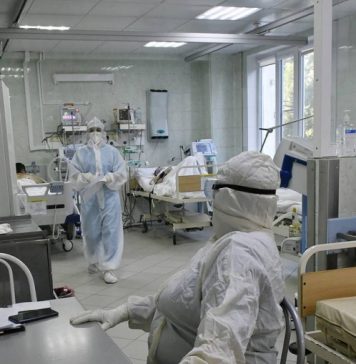 Эксперт рассказал о человеке, который заразил коронавирусом 1,5 тыс. в России