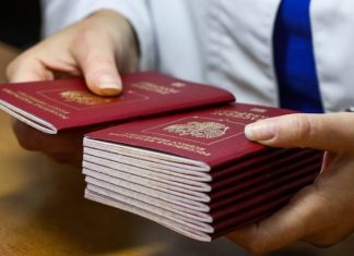 Минцифры примет решение о замене бумажного паспорта смарт-картой до конца года