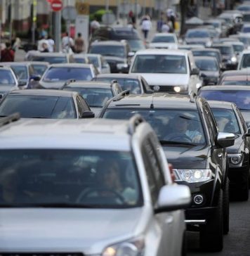 МВД не планирует увеличивать размер штрафа за пользование телефоном за рулем