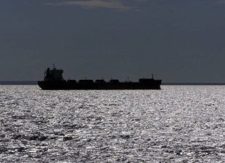 Нападавшие покинули захваченный в Оманском заливе танкер