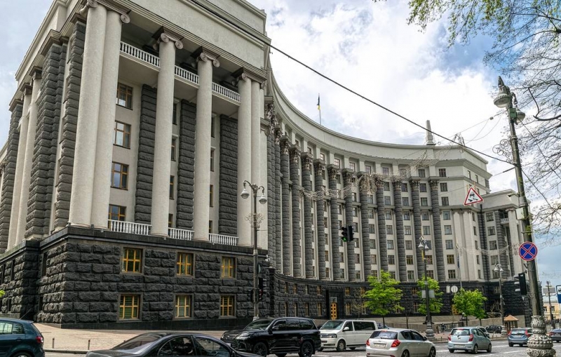 Неизвестный грозит взорвать гранату в здании правительства Украины