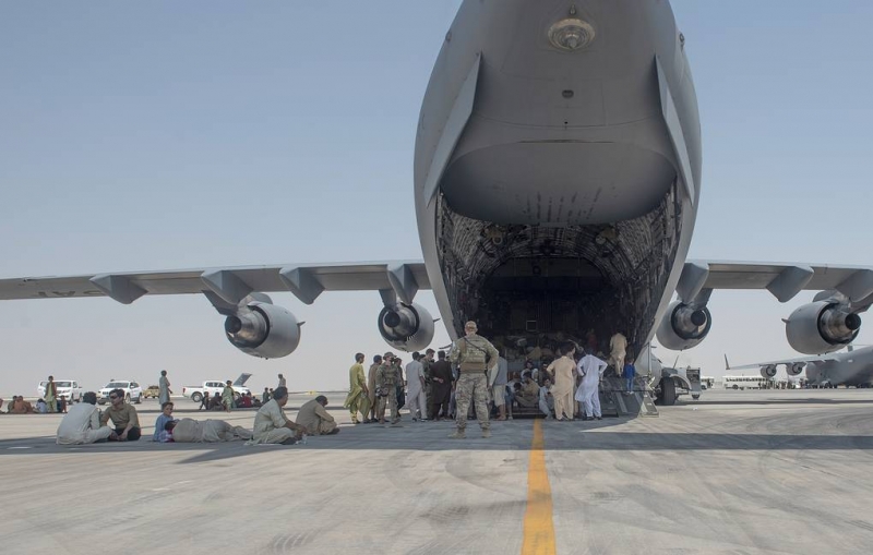 Около 12 тыс. человек покинули Афганистан с момента вступления талибов в Кабул