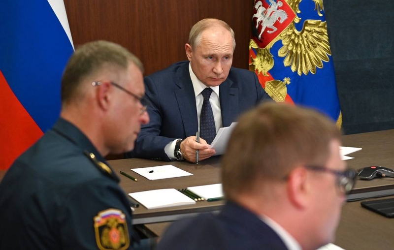 Путин: спорные вопросы по восстановлению имущества после ЧС надо решать в пользу людей

