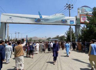 Reuters: в результате давки и стрельбы у аэропорта Кабула погибли 12 человек