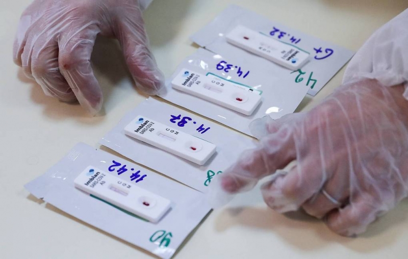 Роспотребнадзор заявил, что невозможно определить штамм COVID-19 по симптомам