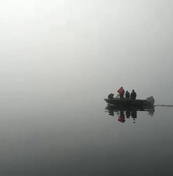 Тела троих погибших при крушении вертолета на Камчатке подняли из воды
