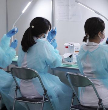 В Японии два человека умерли после вакцинации от коронавируса препаратом Moderna